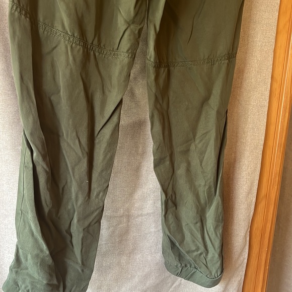 Ultra soft, ultra comfy Banana Republic joggers. - Picture 4 of 5